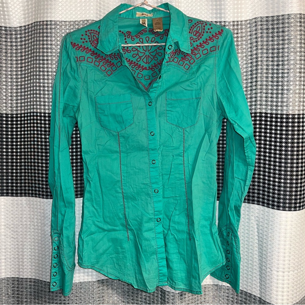 BKE long sleeve button down fitted shirt